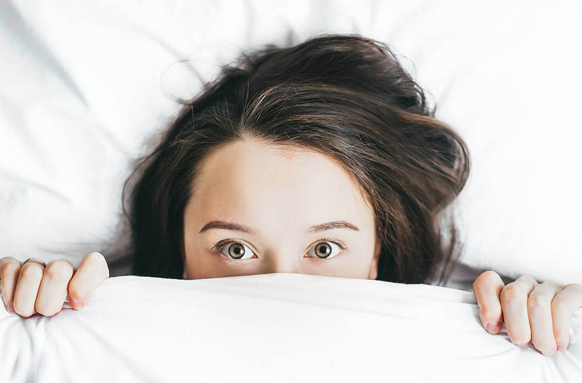 Jeder kennt die Nächte, in denen man einfach nicht schlafen kann. Hier zeigen wir Ihnen die 6 besten Tipps, wie Sie besser ein und durchschlafen.