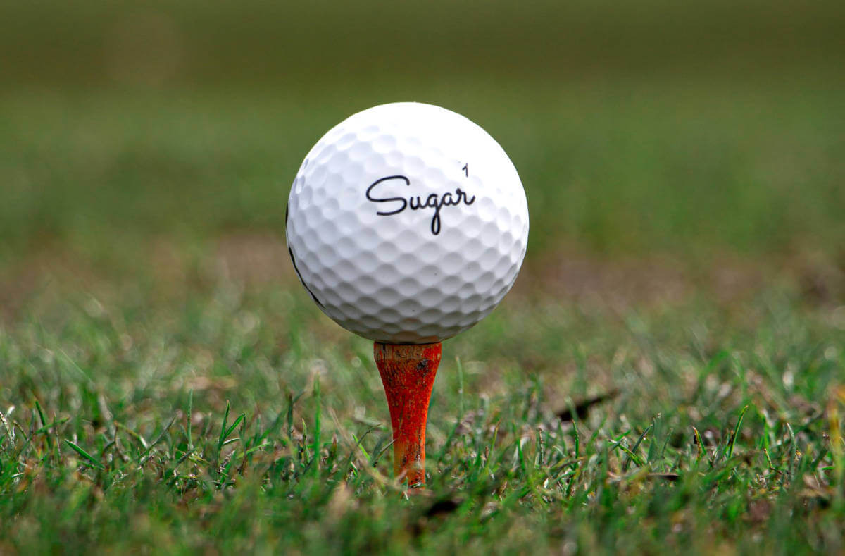 Erfahren Sie, wie viele Einkerbungen ein Golfball hat und was die "Dimples" im Flug bewirken. Alles Wichtige im Überblick.